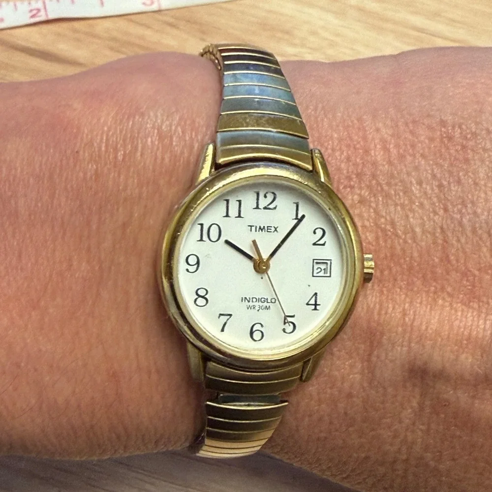 Timex Indiglo WR 30M Womens Watch Gold Tone Expansion Band White Dial Date Works